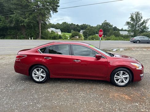 Used 2015 Nissan Altima 2.5 SV image 5