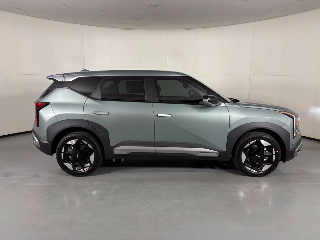 New 2027 Kia Seltos S FWD image 9