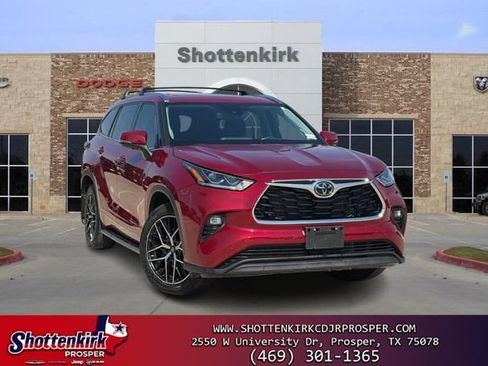 Used 2021 Toyota Highlander Limited FWD image 1