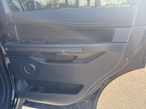 Used 2024 Ford Expedition Limited AWD/4WD image 18