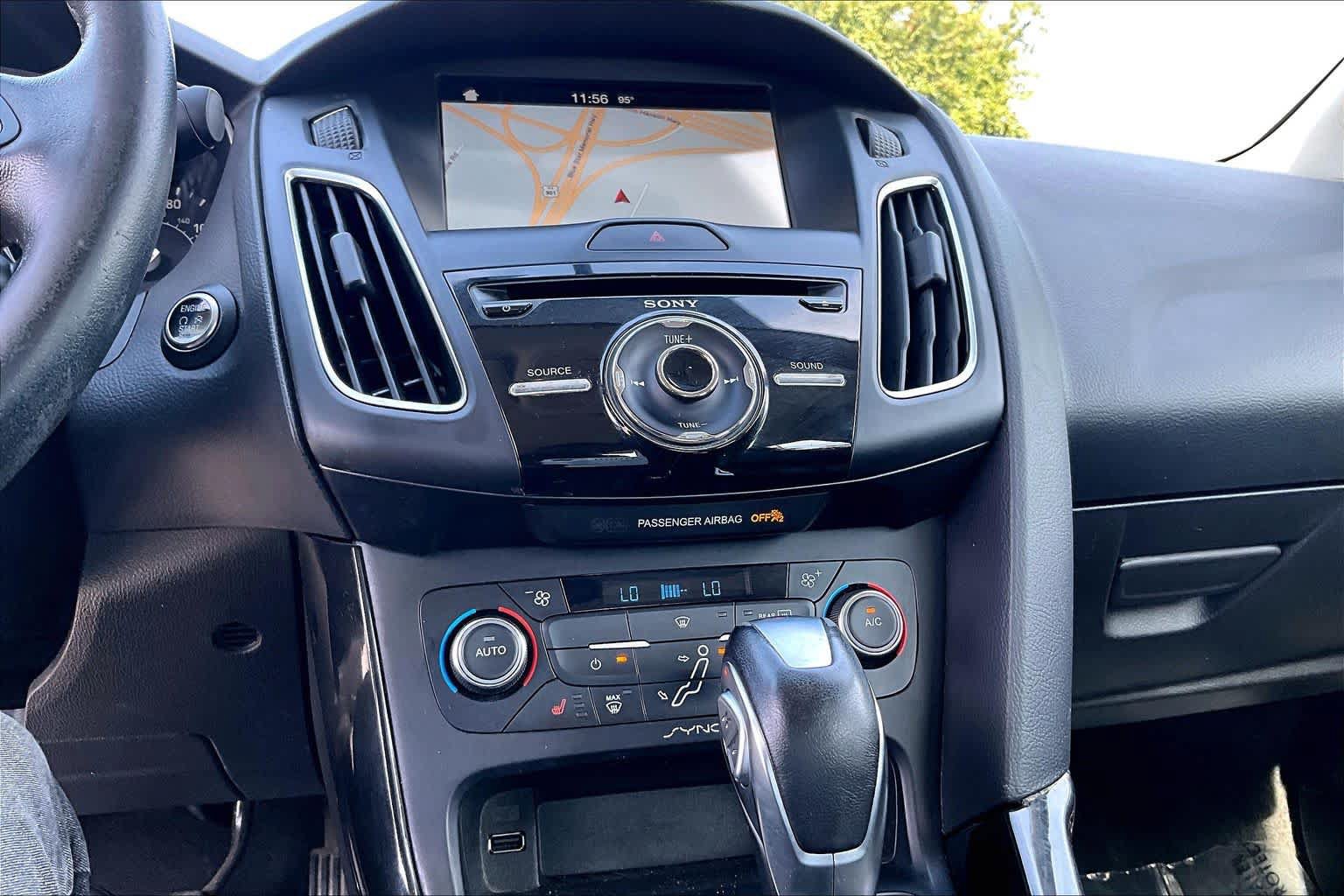 Used 2016 Ford Focus Titanium FWD image 36