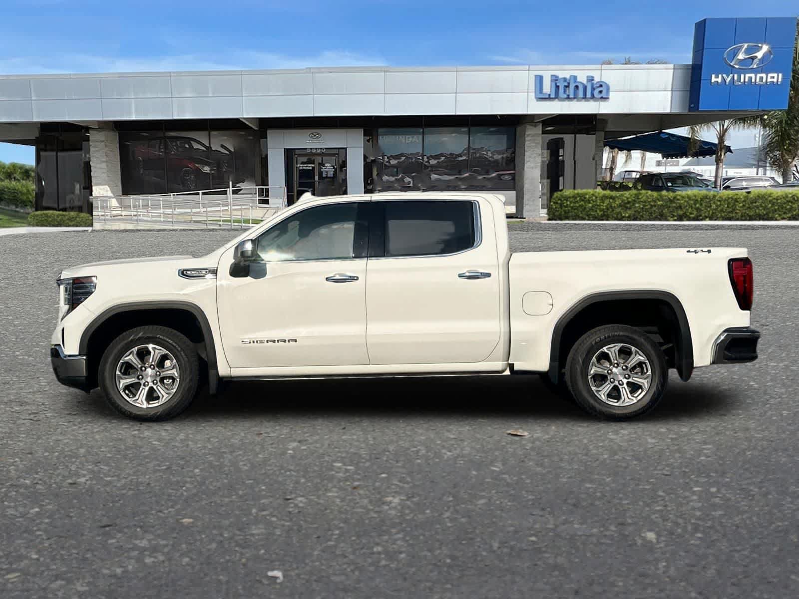 Used 2024 GMC Sierra 1500 SLT AWD/4WD image 6