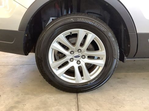 Used 2019 Ford Explorer XLT w/ Equipment Group 202A AWD/4WD image 27