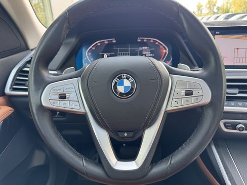 Used 2022 BMW X7 xDrive40i w/ Premium Package AWD/4WD image 16