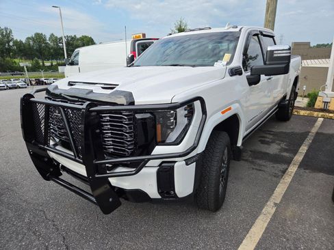 Used 2025 GMC Sierra 2500 Denali Ultimate AWD/4WD image 2