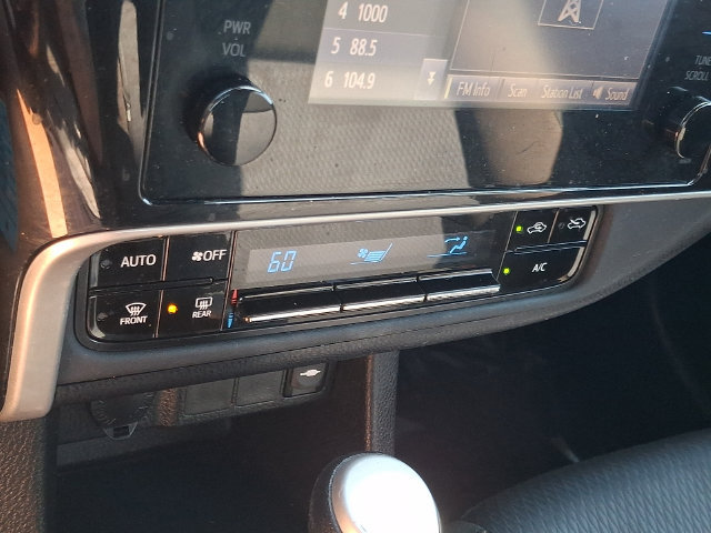 Used 2018 Toyota Corolla LE FWD image 15