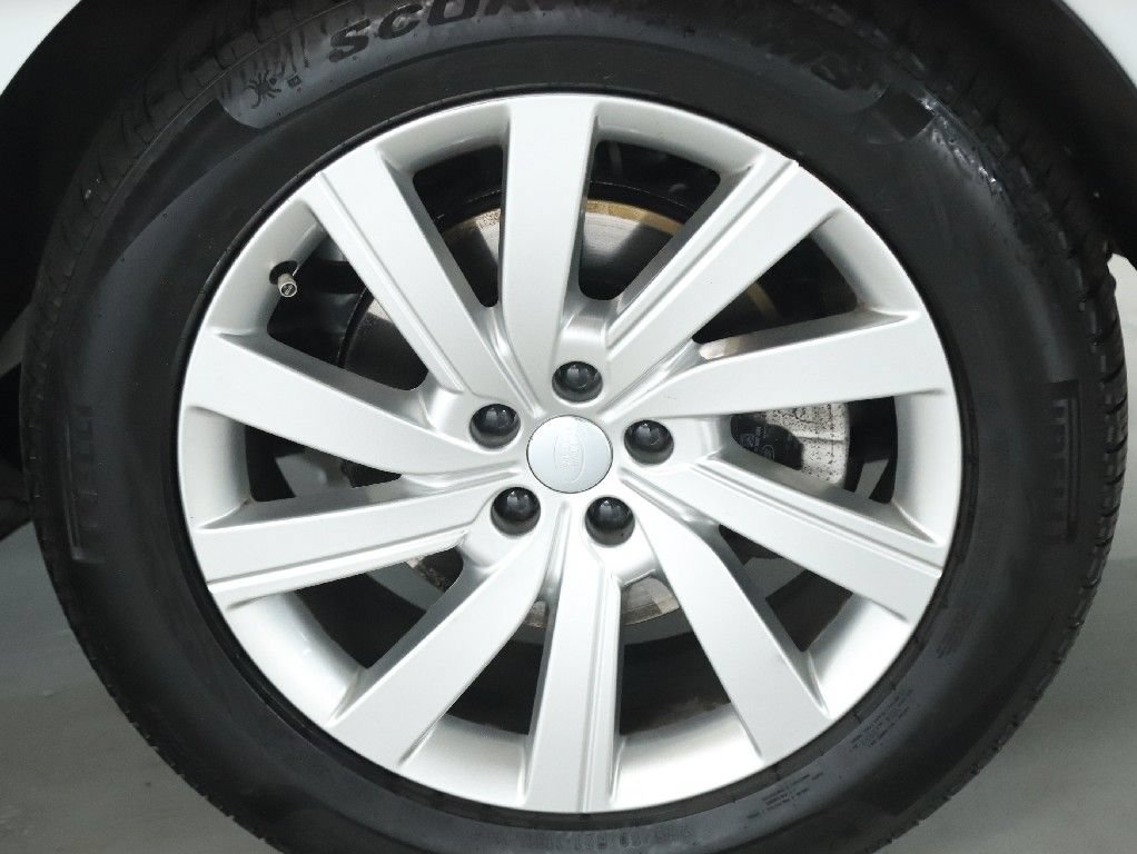 Certified 2025 Land Rover Range Rover SE AWD/4WD image 39