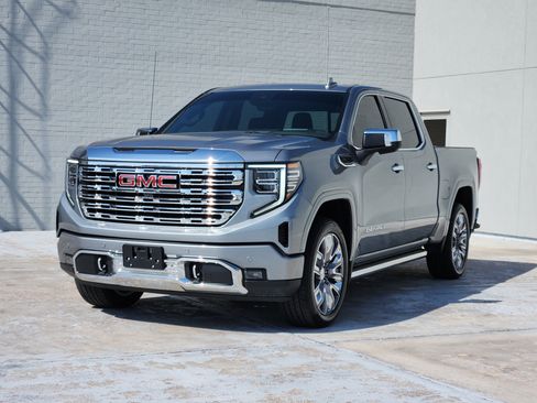 Used 2025 GMC Sierra 1500 Denali w/ Denali Reserve Package AWD/4WD image 4