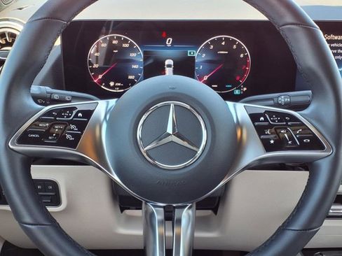Used 2025 Mercedes-Benz GLA 250 4MATIC image 8