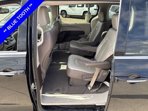 Used 2018 Chrysler Pacifica Touring-L w/ Advanced Safetytec Group image 6