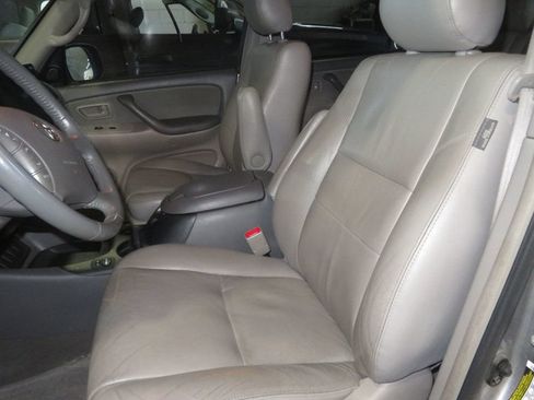 Used 2006 Toyota Sequoia SR5 AWD/4WD image 23