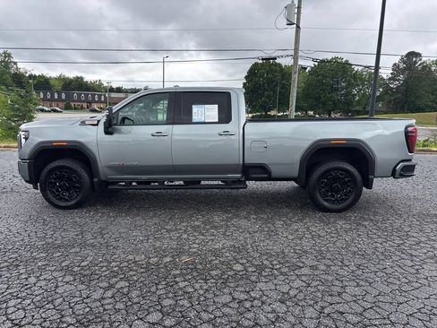 Used 2024 GMC Sierra 2500 AT4 w/ AT4 Preferred Package AWD/4WD image 4