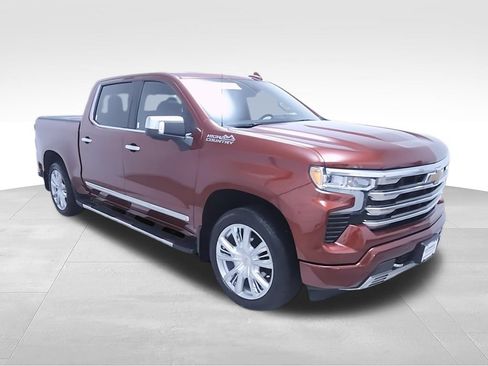 Used 2025 Chevrolet Silverado 1500 High Country w/ High Country Premium Package AWD/4WD image 2