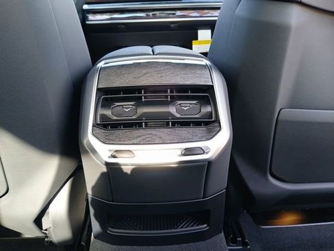 New 2026 BMW 740i w/ Executive Package image 14