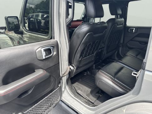 Used 2020 Jeep Wrangler Unlimited Rubicon w/ Dual Top Group AWD/4WD image 18