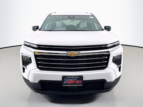 New 2026 Chevrolet Traverse LT image 2