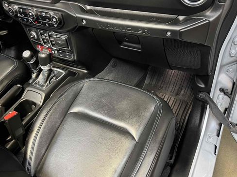 Used 2022 Jeep Wrangler Unlimited Rubicon 4xe AWD/4WD image 38