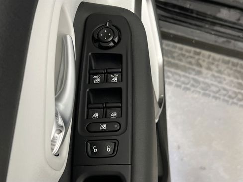 Used 2022 Jeep Renegade Limited AWD/4WD image 18