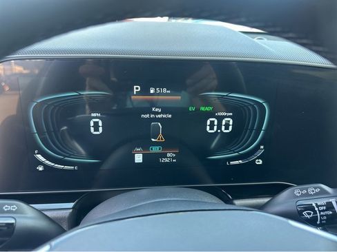Certified 2025 Kia Niro EX image 10