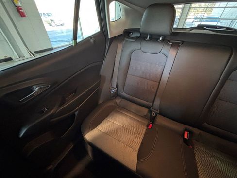 Used 2025 Chevrolet Trax LT image 38