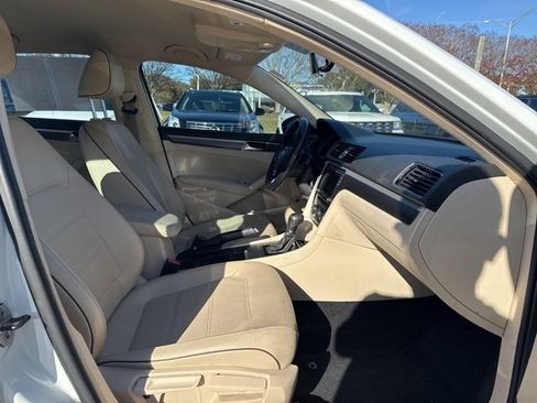 Used 2017 Volkswagen Passat 1.8T R-Line image 13