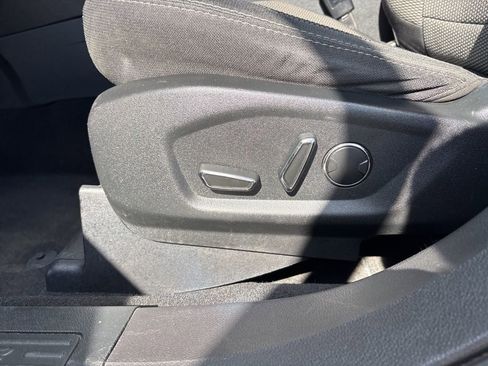 Used 2017 Ford Explorer XLT image 17