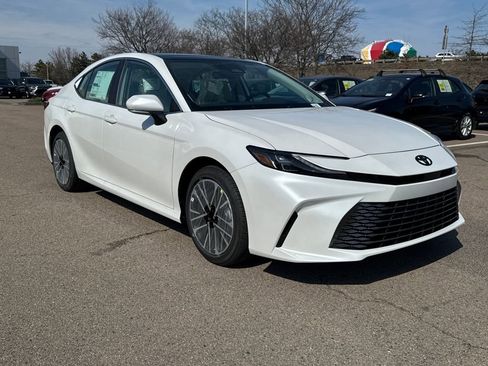 New 2026 Toyota Camry XLE AWD/4WD image 9