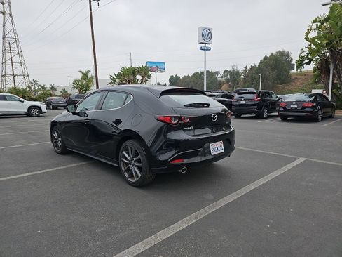 Used 2019 MAZDA MAZDA3 Hatchback w/ Preferred Package image 7