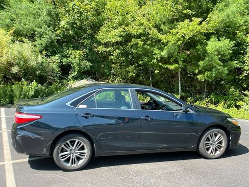 Used 2017 Toyota Camry SE FWD image 7