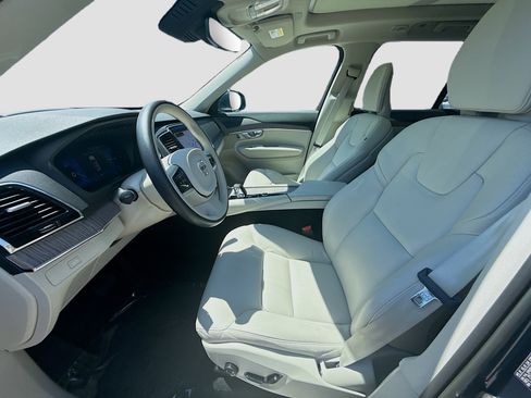 Used 2023 Volvo XC90 B5 Plus w/ Protection Package Premier AWD/4WD image 17