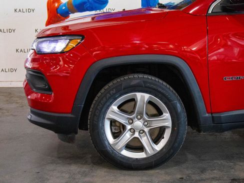 Used 2024 Jeep Compass Latitude w/ Sun and Sound Group AWD/4WD image 16