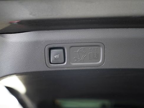 Used 2018 Ford Expedition XLT w/ Equipment Group 202A AWD/4WD image 38