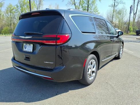 Used 2023 Chrysler Pacifica Limited FWD image 30
