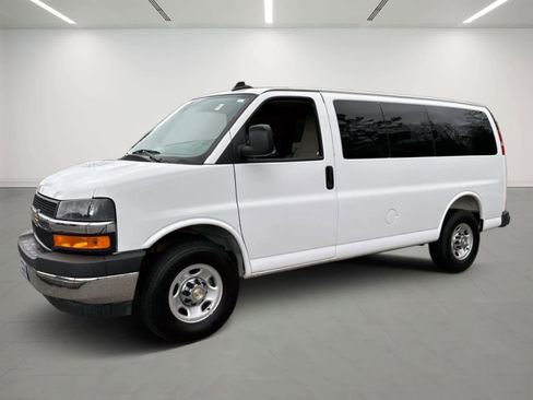 Used 2025 Chevrolet Express 2500 LT w/ LT Preferred Equipment Group RWD image 1