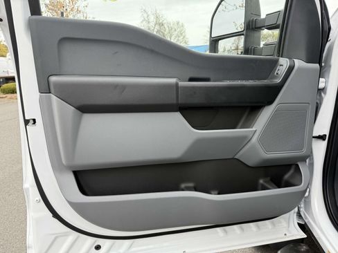 New 2025 Ford F550 4x4 Crew Cab Super Duty image 8