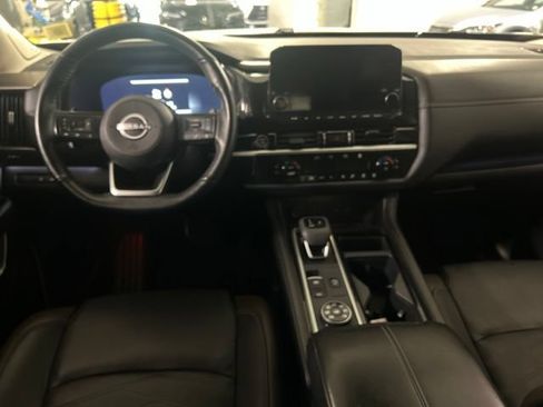 Used 2024 Nissan Pathfinder Platinum AWD/4WD image 17