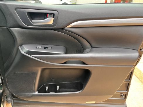 Used 2018 Toyota Highlander SE AWD/4WD image 24