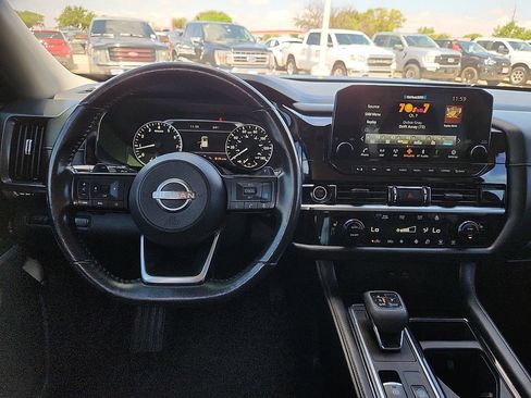 Used 2023 Nissan Pathfinder SL AWD/4WD image 6