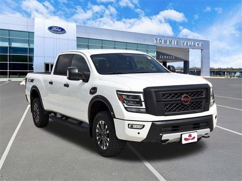 Used 2024 Nissan Titan PRO-4X image 6