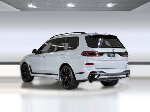 Used 2024 BMW X7 xDrive40i w/ M Sport Package AWD/4WD image 3