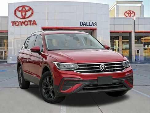 Used 2022 Volkswagen Tiguan SE FWD image 1