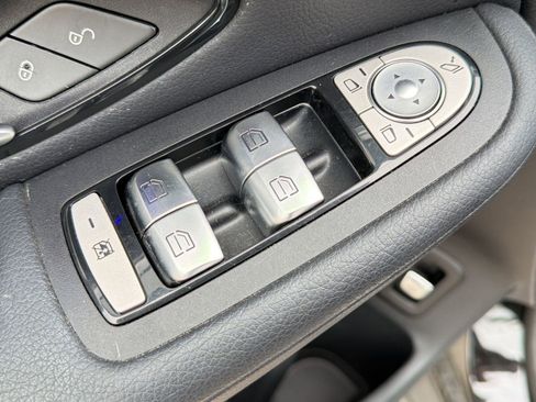 Used 2022 Mercedes-Benz GLC 300 4MATIC image 20