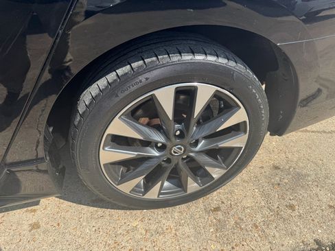 Used 2019 Nissan Sentra SR w/ Exterior Package image 10