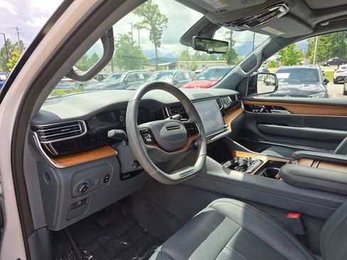 Used 2023 Jeep Grand Wagoneer Series II w/ Flexible Seating Group AWD/4WD image 24