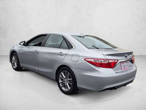 Used 2016 Toyota Camry SE w/ Moonroof Package FWD image 8