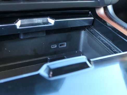 Used 2025 GMC Yukon Denali image 22