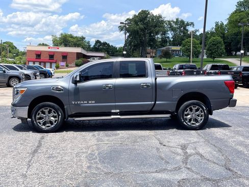 Used 2018 Nissan Titan SL w/ Chrome Package AWD/4WD image 3