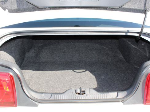 Used 2010 Ford Mustang GT RWD image 21