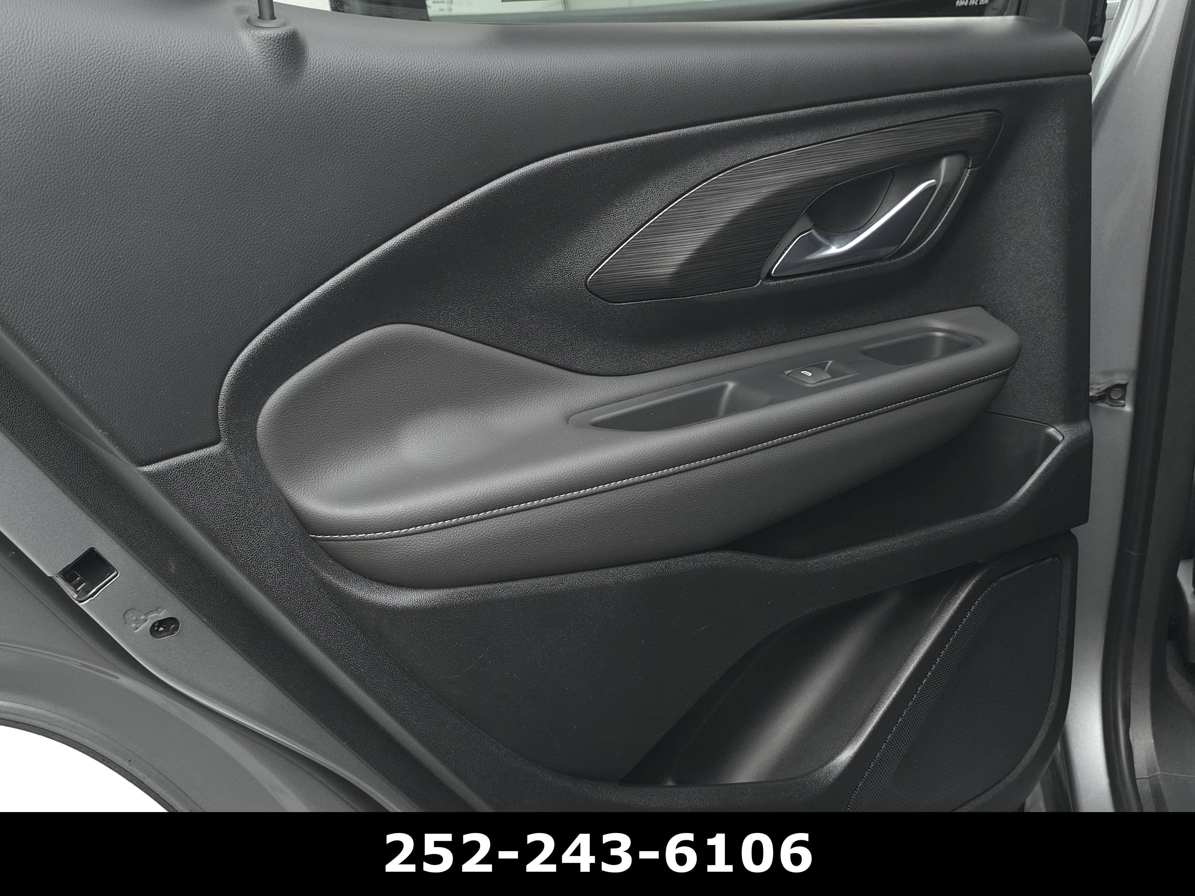 Used 2023 GMC Terrain SLT w/ Tech Package AWD/4WD image 34