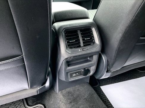 Used 2023 Volkswagen Tiguan SE R-Line image 30